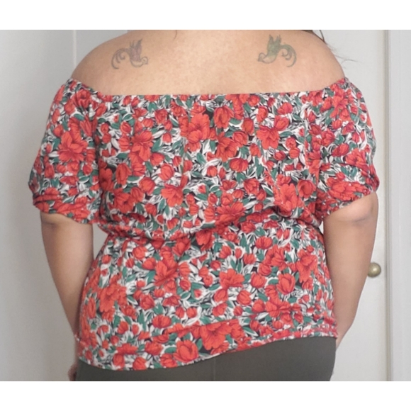 Red roses/floral off the shoulder top - Picture 3 of 3